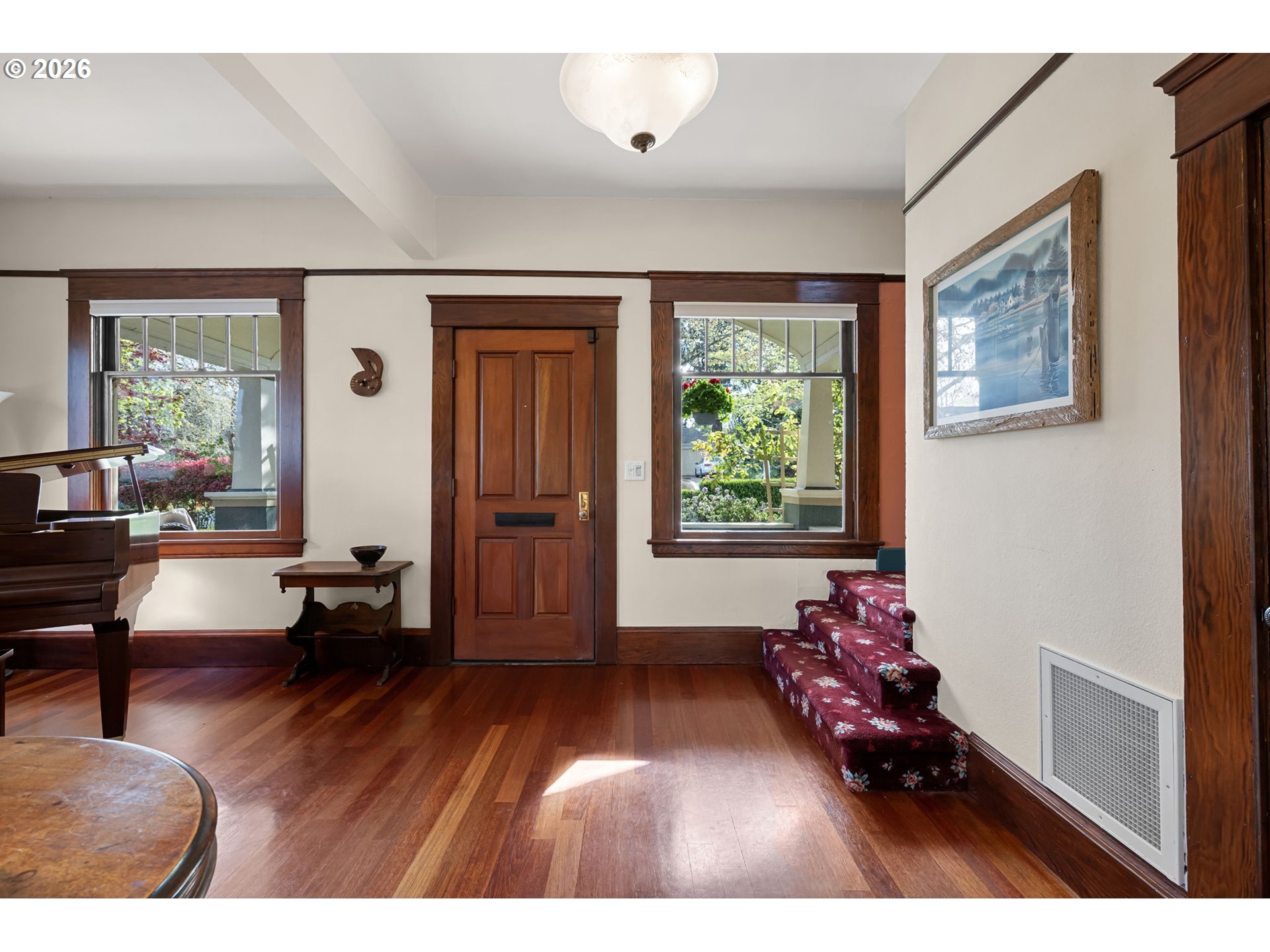 2050 Friendly Street Eugene, OR 97405 - Photo 4 of 48 Entrance/Foyer