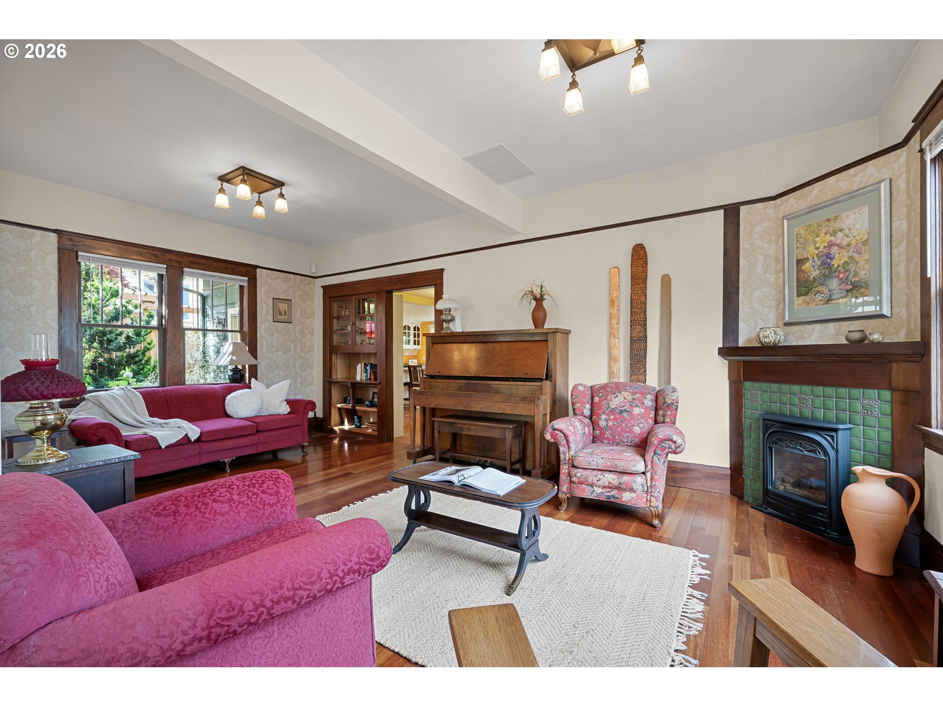 2050 Friendly Street Eugene, OR 97405 - Photo 7 of 48 Living Room