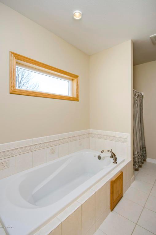 5048 Scenic View Drive Southwest Rochester, MN 55902 - Photo 14 of 29