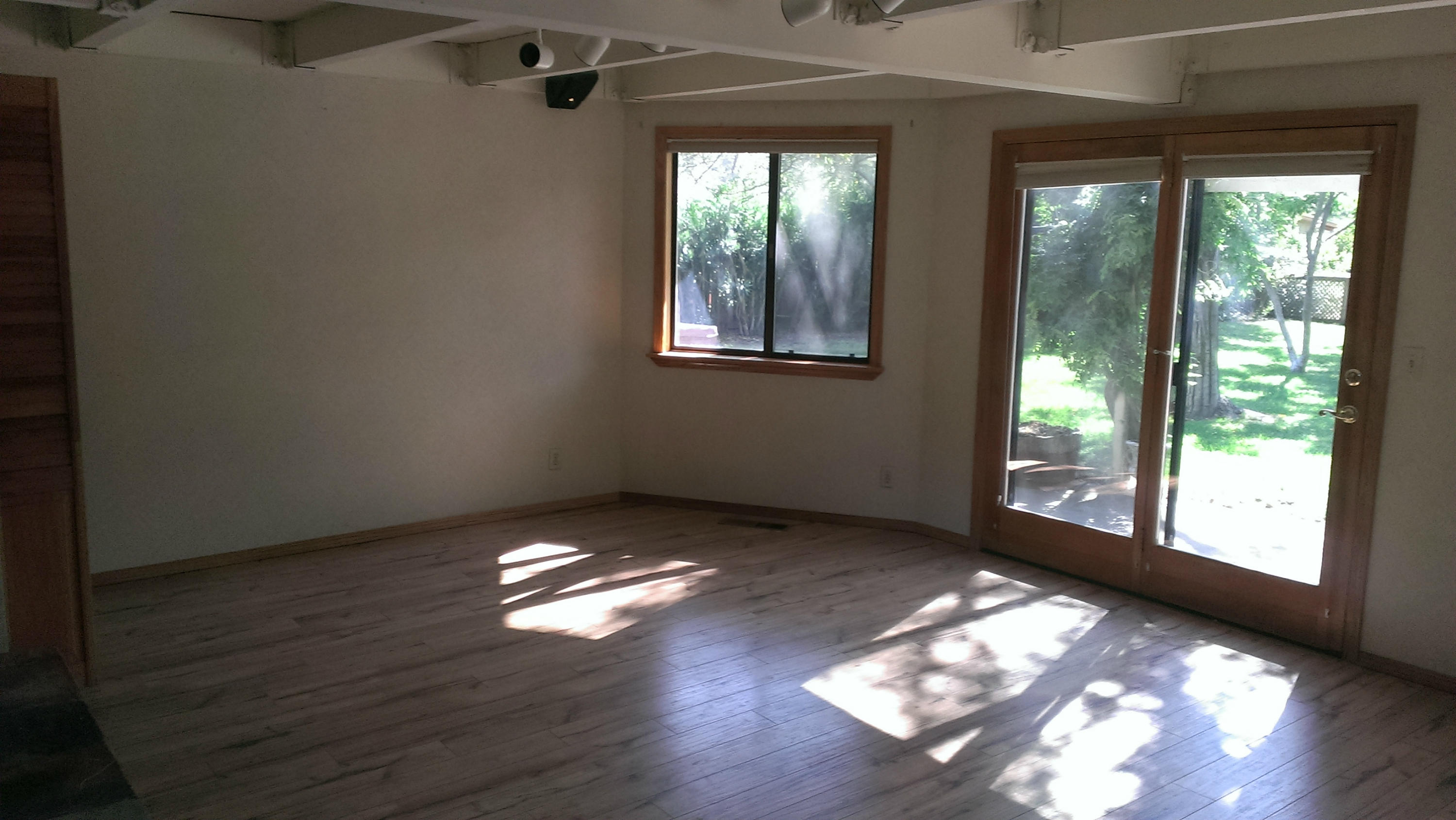 6266 Riverside Drive Redding, CA 96001 - Photo 13 of 14 Family room