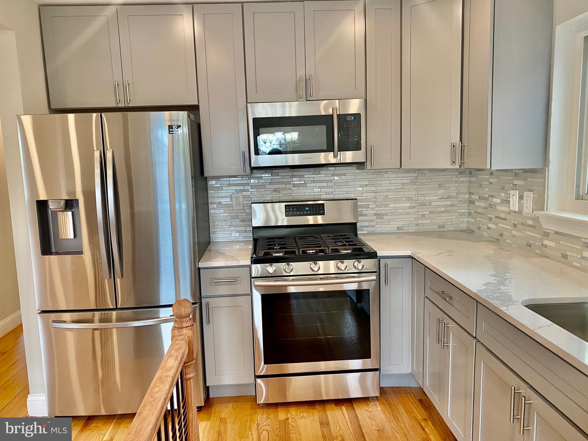 10007 Portland Road Silver Spring, MD 20901 - Photo 13 of 41 STAINLESS STEEL APPLIANCES