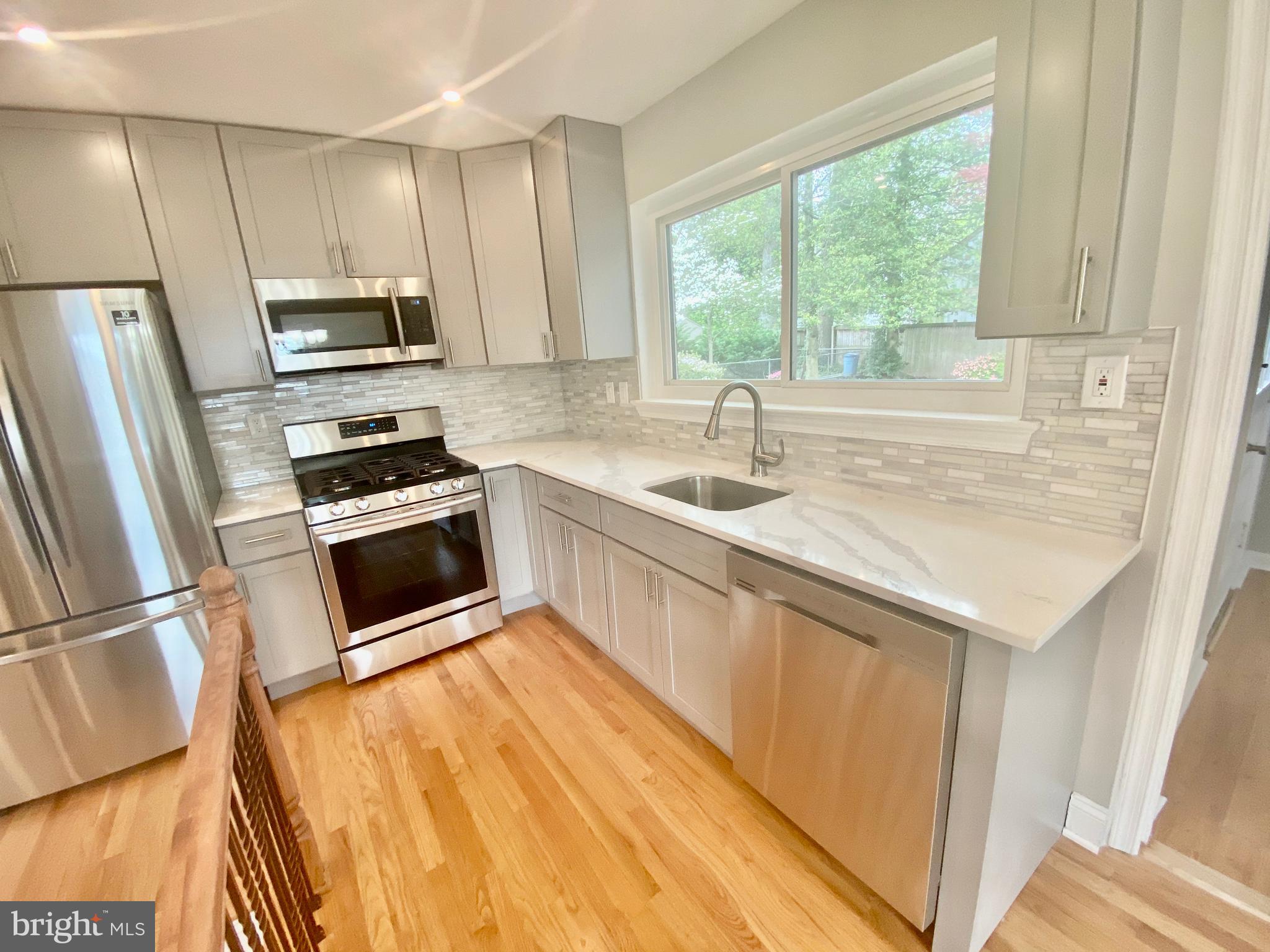10007 Portland Road Silver Spring, MD 20901 - Photo 15 of 41 NEW DISHWASHER AND SINK