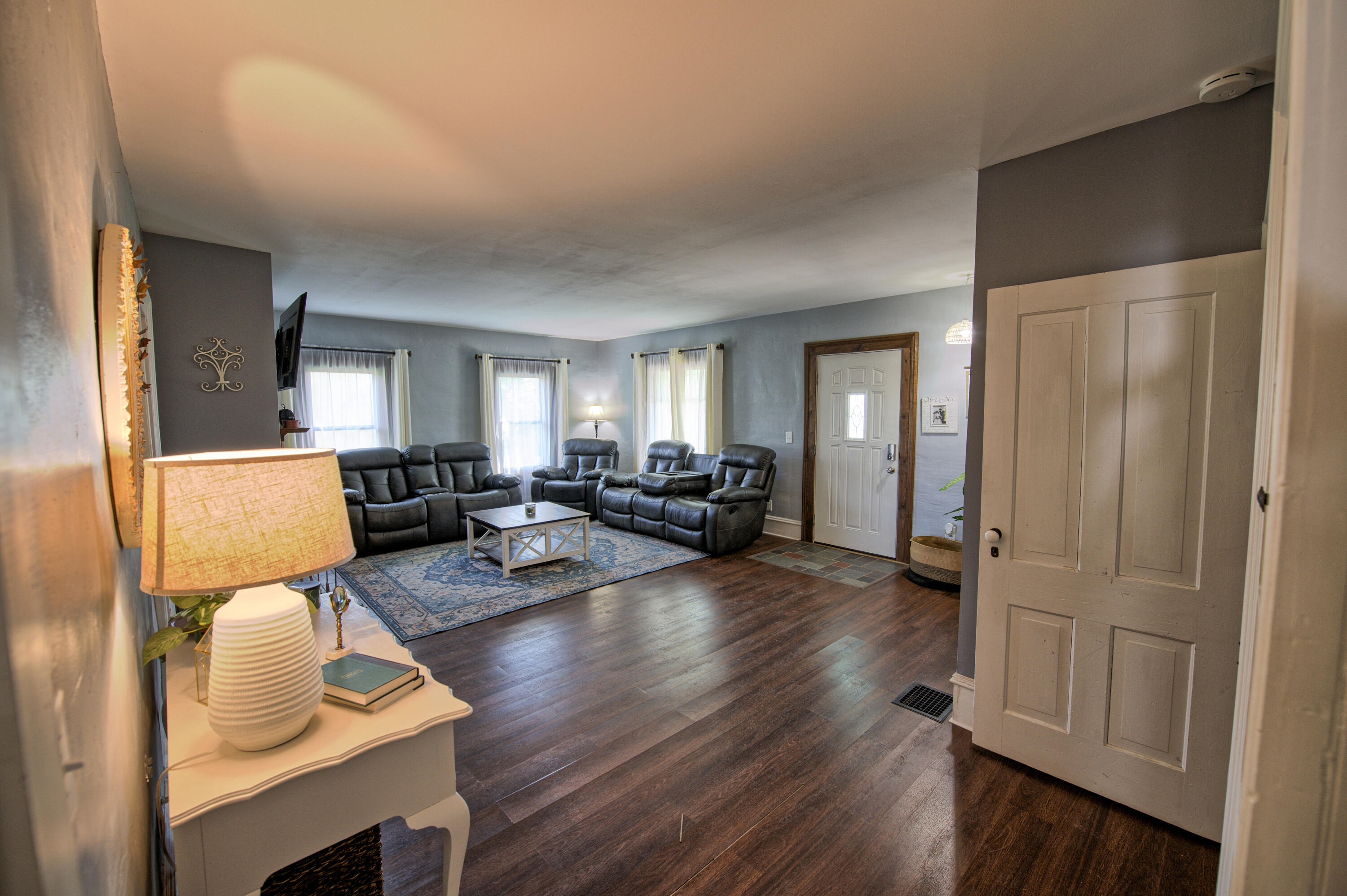 8250 Oneida Road Grand Ledge, MI 48837 - Photo 4 of 55 Living Room