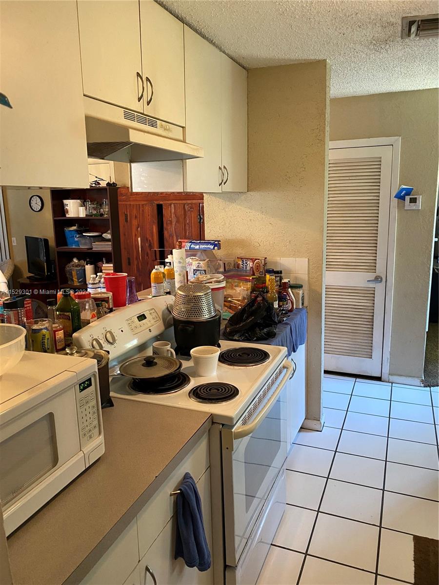 421 West 36th Street Riviera Beach, FL 33404 - Photo 3 of 16 Gallery Image 3