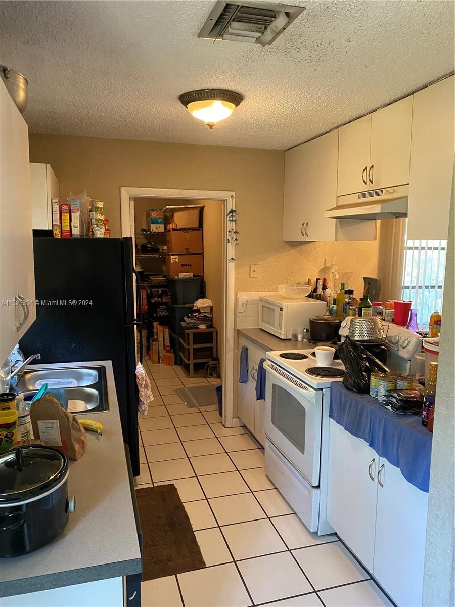 421 West 36th Street Riviera Beach, FL 33404 - Photo 5 of 16 Gallery Image 5