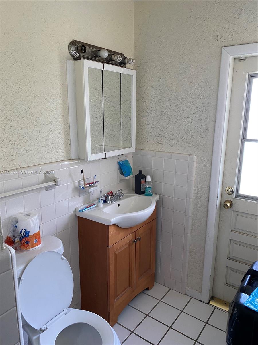 421 West 36th Street Riviera Beach, FL 33404 - Photo 9 of 16 Gallery Image 9