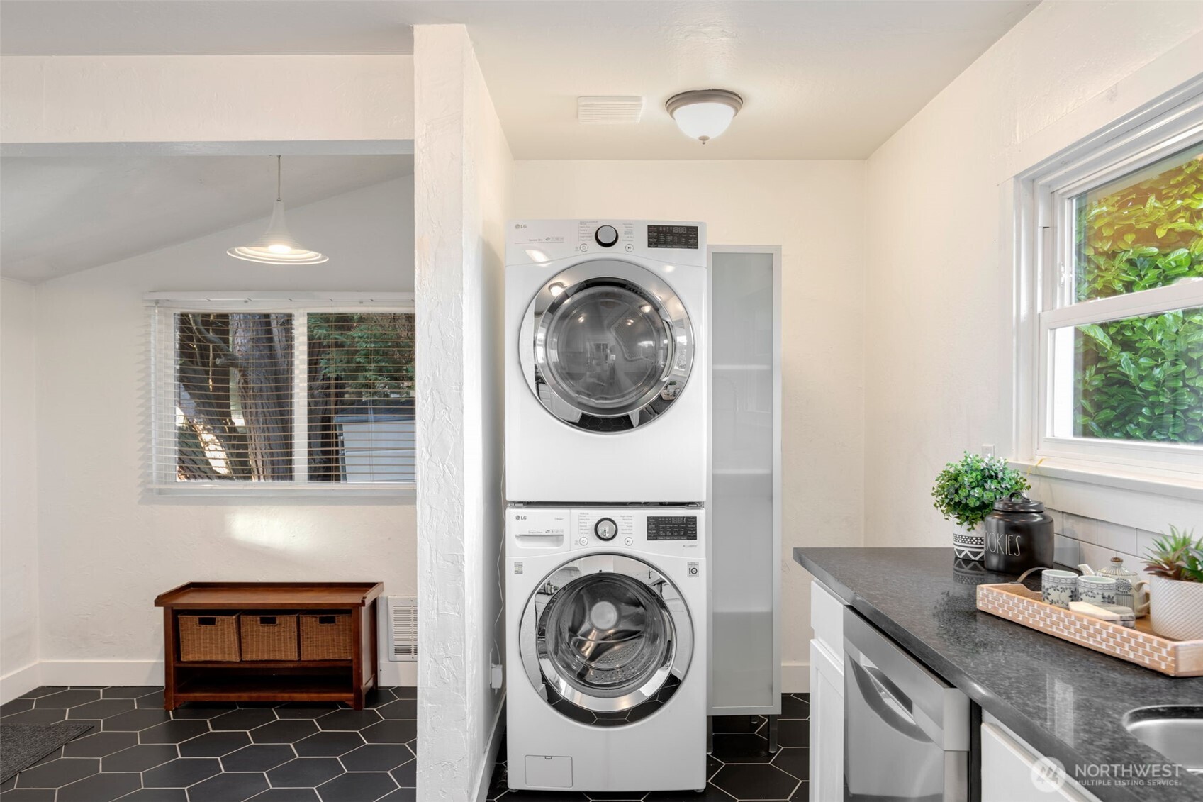 8451 30th Avenue Southwest Seattle, WA 98126 - Photo 17 of 40