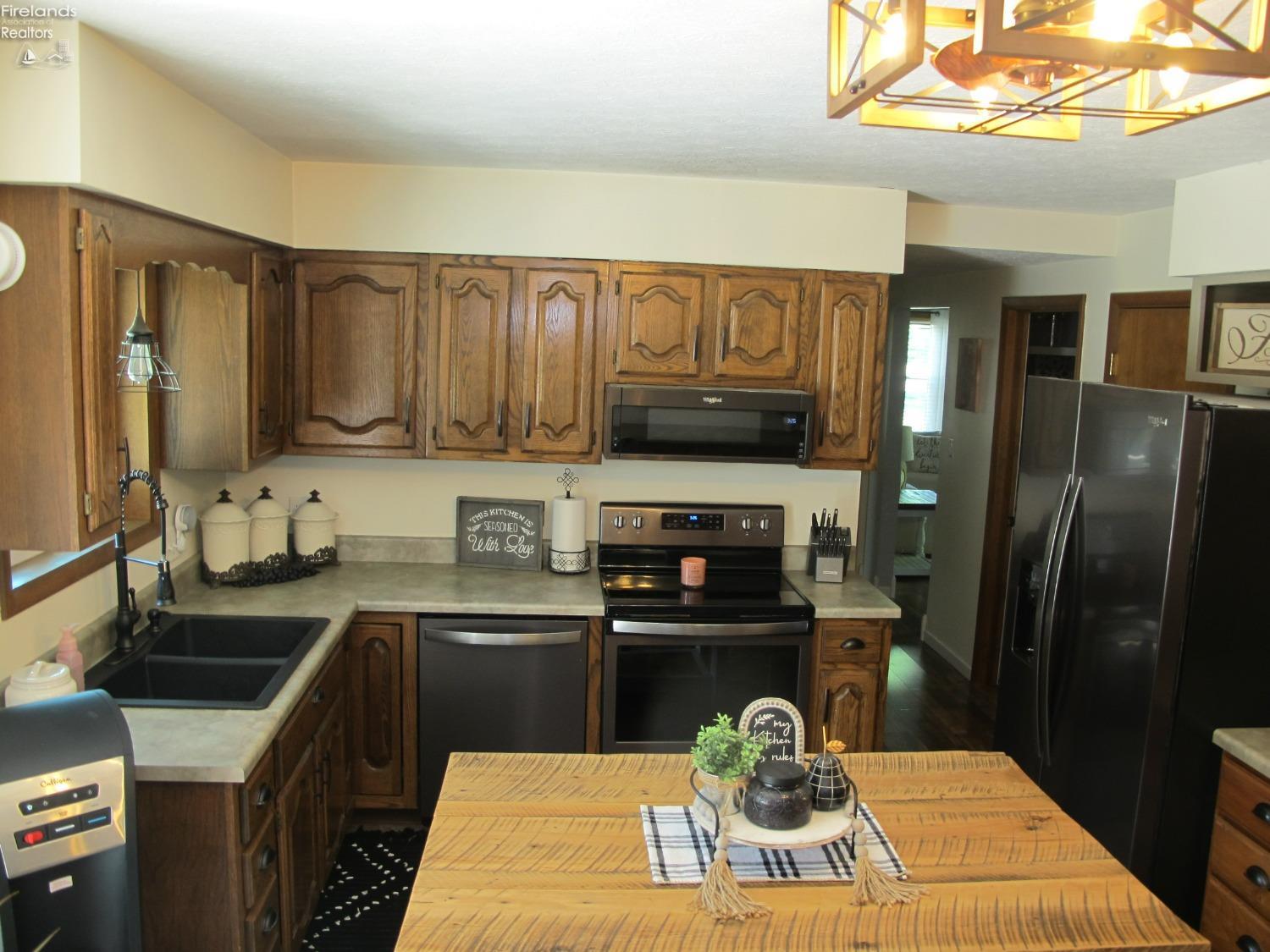1650 Morrison Road Fremont, OH 43420 - Photo 5 of 39 Gallery Image 5