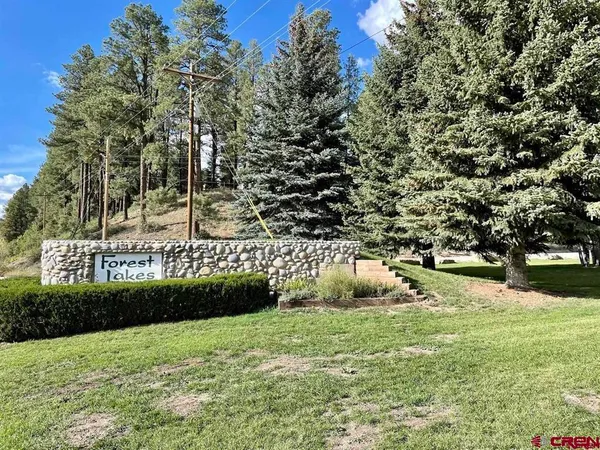 a view of a back yard