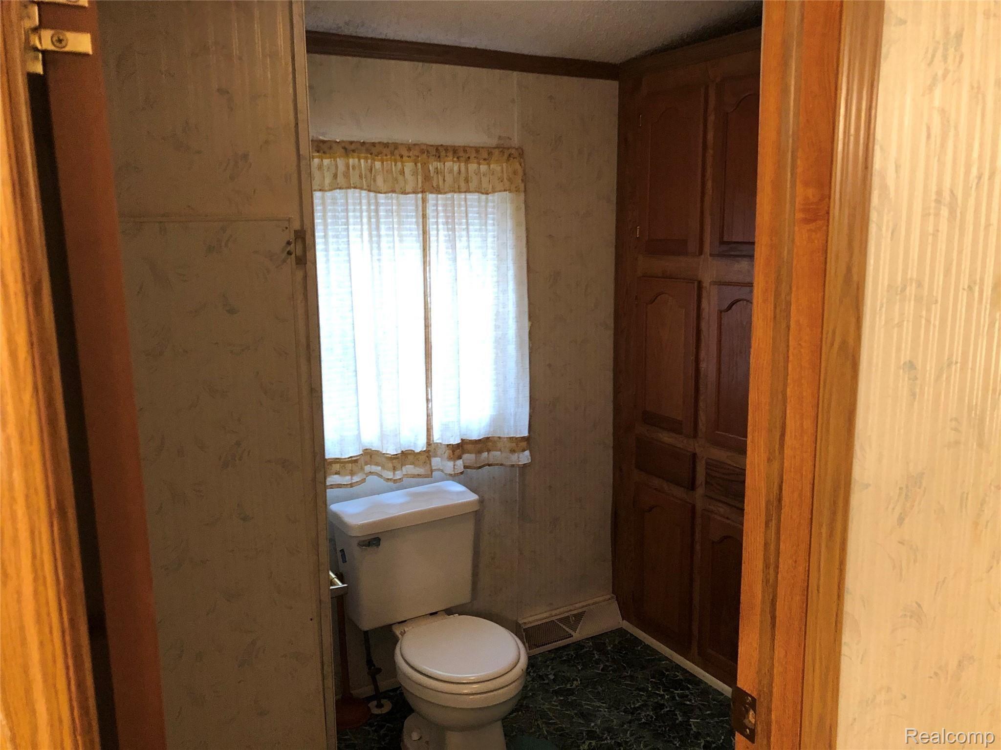 5814 Fostoria Road Columbiaville, MI 48421 - Photo 13 of 17 Master Shower and toilet.jpg