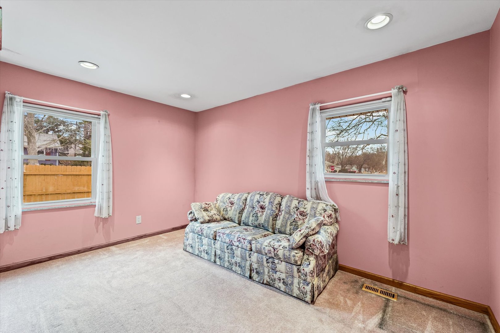 2801 West William Street Champaign, IL 61821 - Photo 19 of 30 a living room with furniture and a window