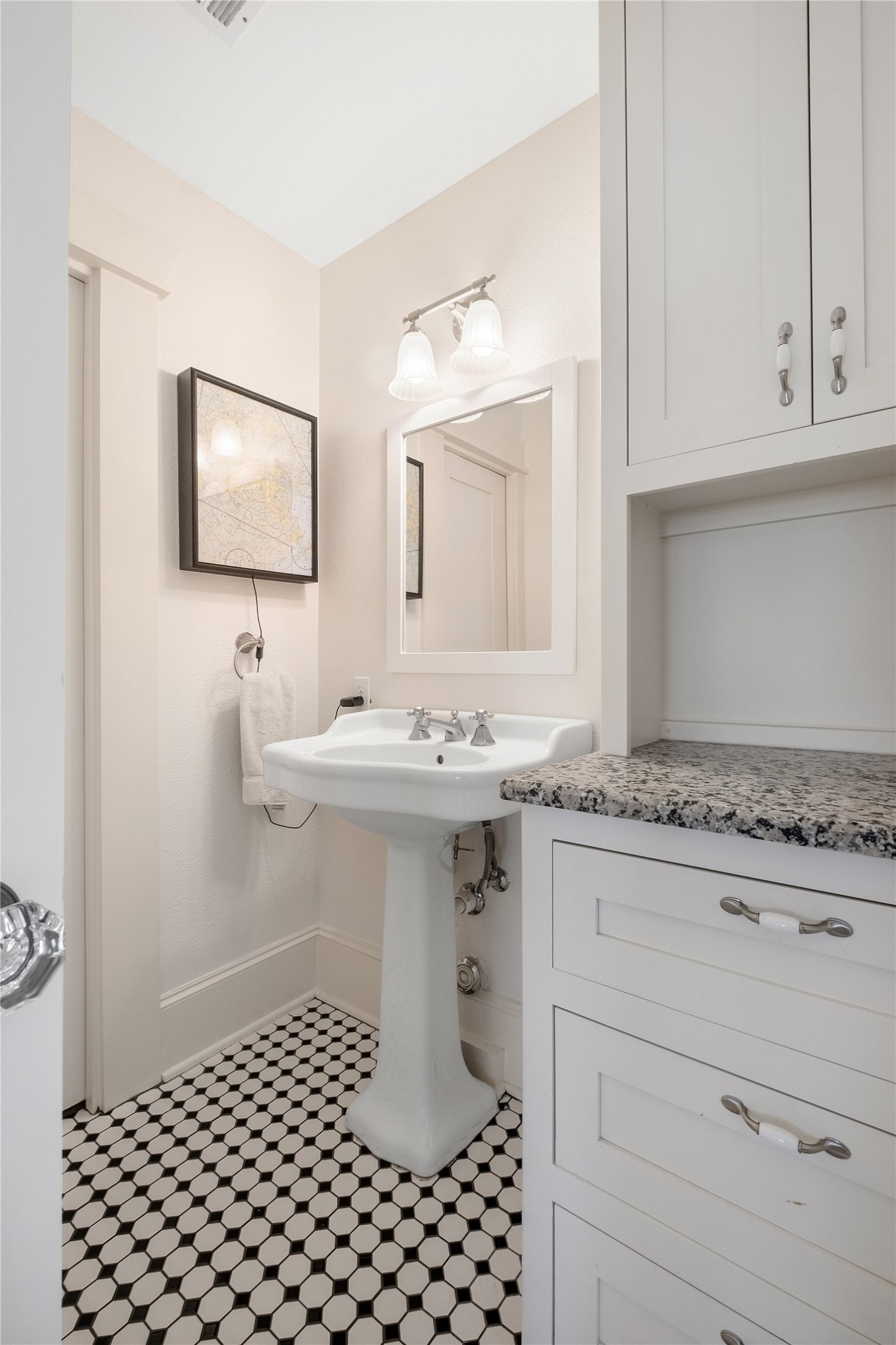 903 East 14th Street Austin, TX 78702 - Photo 22 of 31 Secondary bathroom