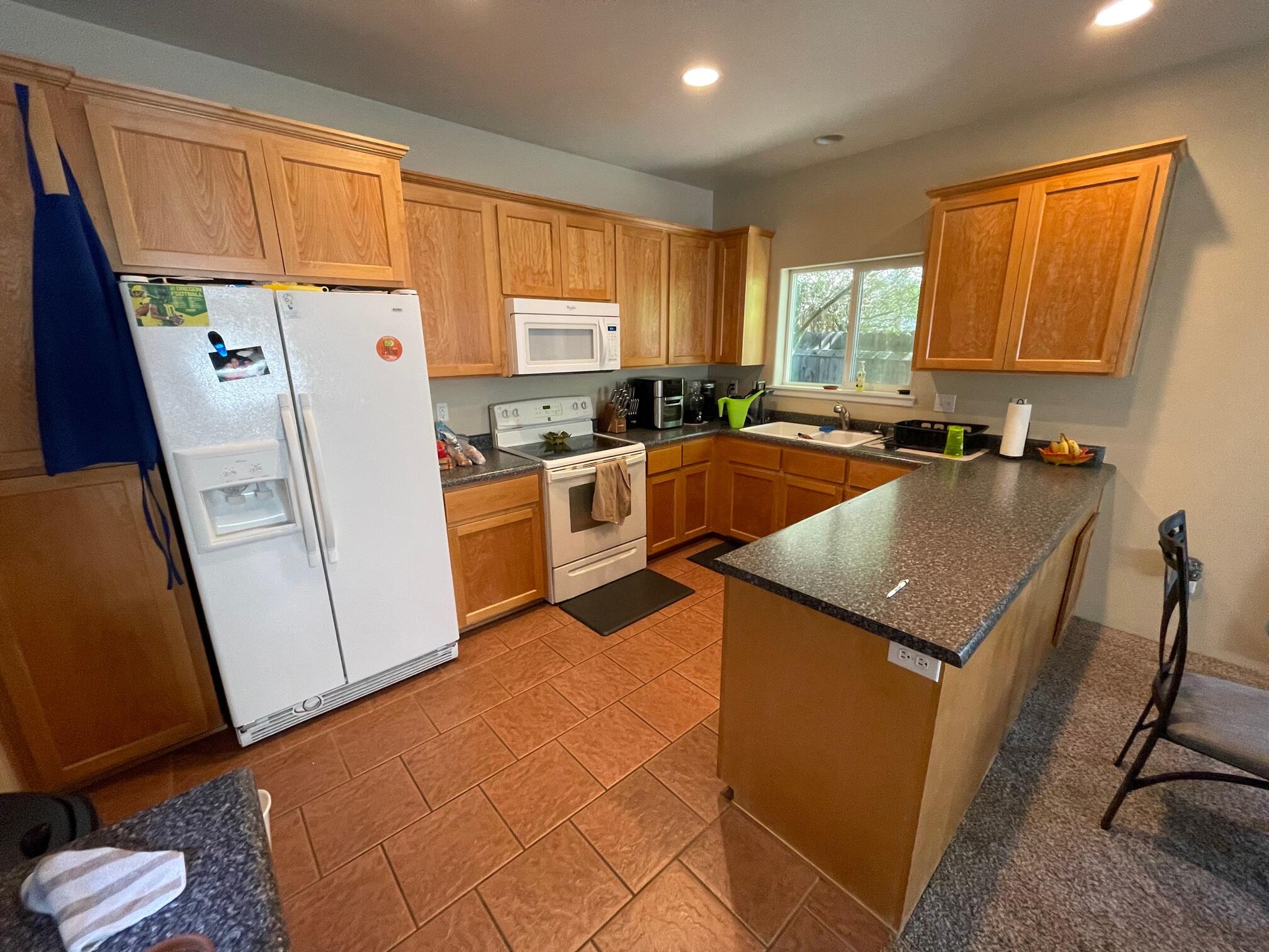 535 Freeman Road Central Point, OR 97502 - Photo 3 of 14 IMG_9107