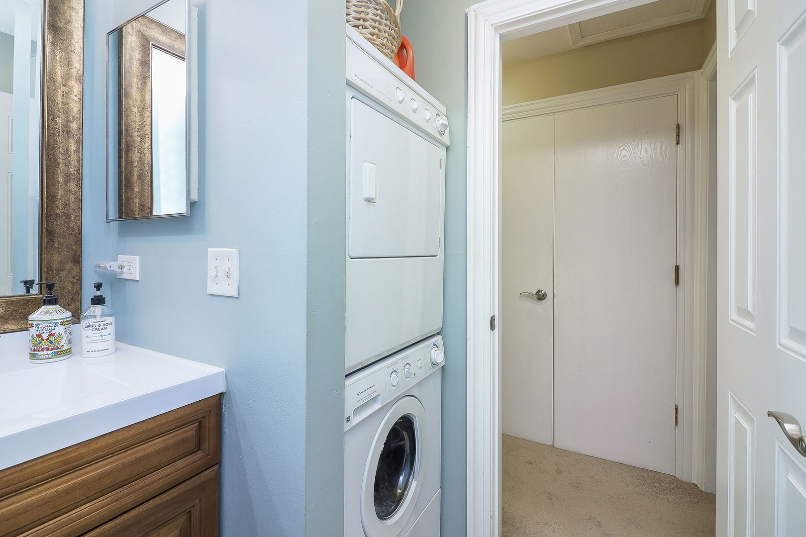 43 Foxcroft Road, Unit 203 Naperville, IL 60565 - Photo 15 of 19 a view of a kitchen cabinets and a sink