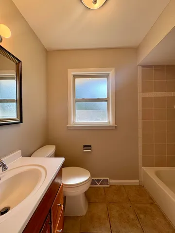 $392,000 | 425 Cottonwood Road, Frankfort, IL 60423