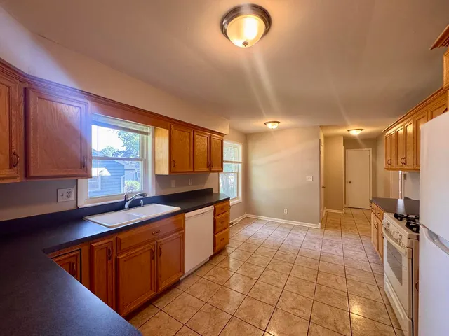 $392,000 | 425 Cottonwood Road, Frankfort, IL 60423