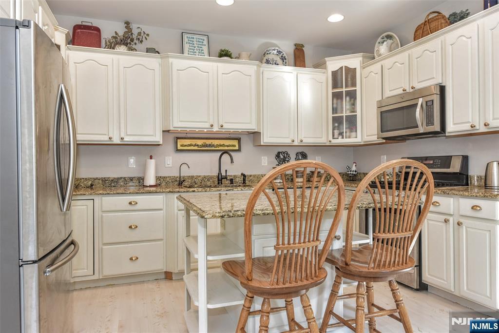 540 Burlington Street Paramus, NJ 07652 - Photo 9 of 34