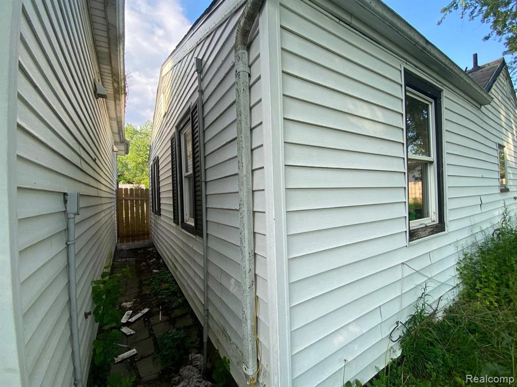 5632 Hughes Road Lansing, MI 48911 - Photo 4 of 25