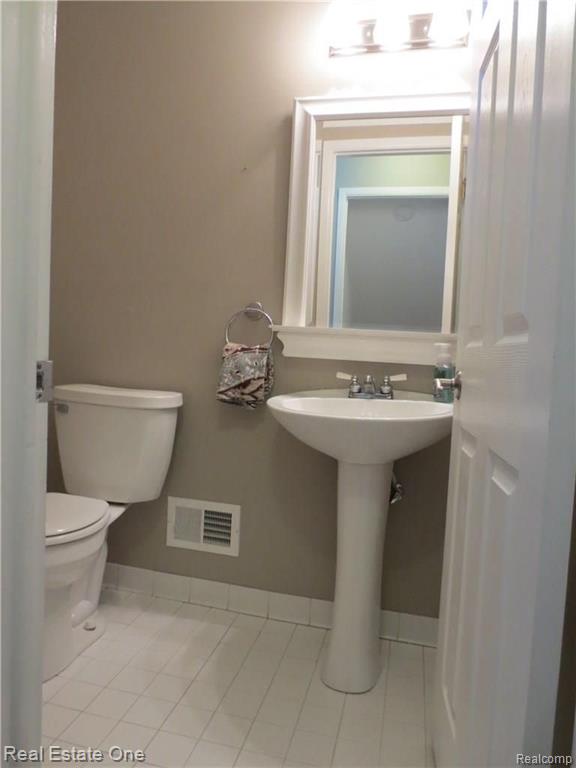 1139 Pine Ridge Court, Unit 150 Rochester Hills, MI 48306 - Photo 15 of 40
