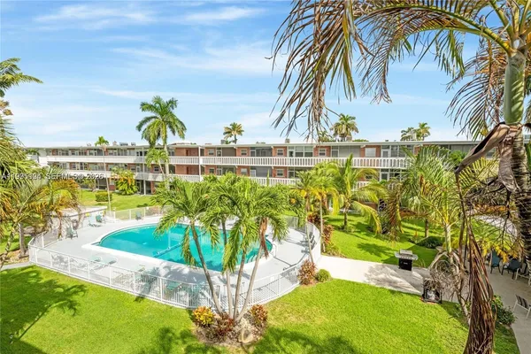 $1,600 | 141 Northeast 10th Avenue, Unit 25C, Hallandale Beach, FL 33009