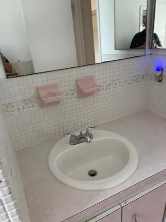 $1,500 | 141 Northeast 10th Avenue, Unit 25C, Hallandale Beach, FL 33009