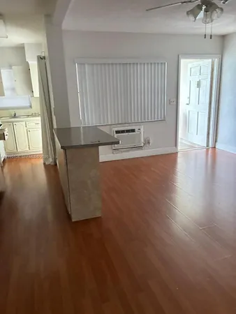 $1,500 | 141 Northeast 10th Avenue, Unit 25C, Hallandale Beach, FL 33009