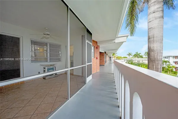 $1,500 | 141 Northeast 10th Avenue, Unit 25C, Hallandale Beach, FL 33009