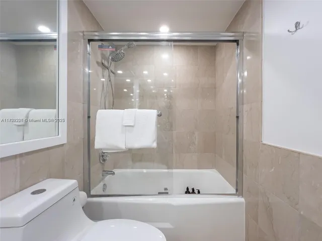 $6,300 | 5161 Collins Avenue, Unit 812, Miami Beach, FL 33140