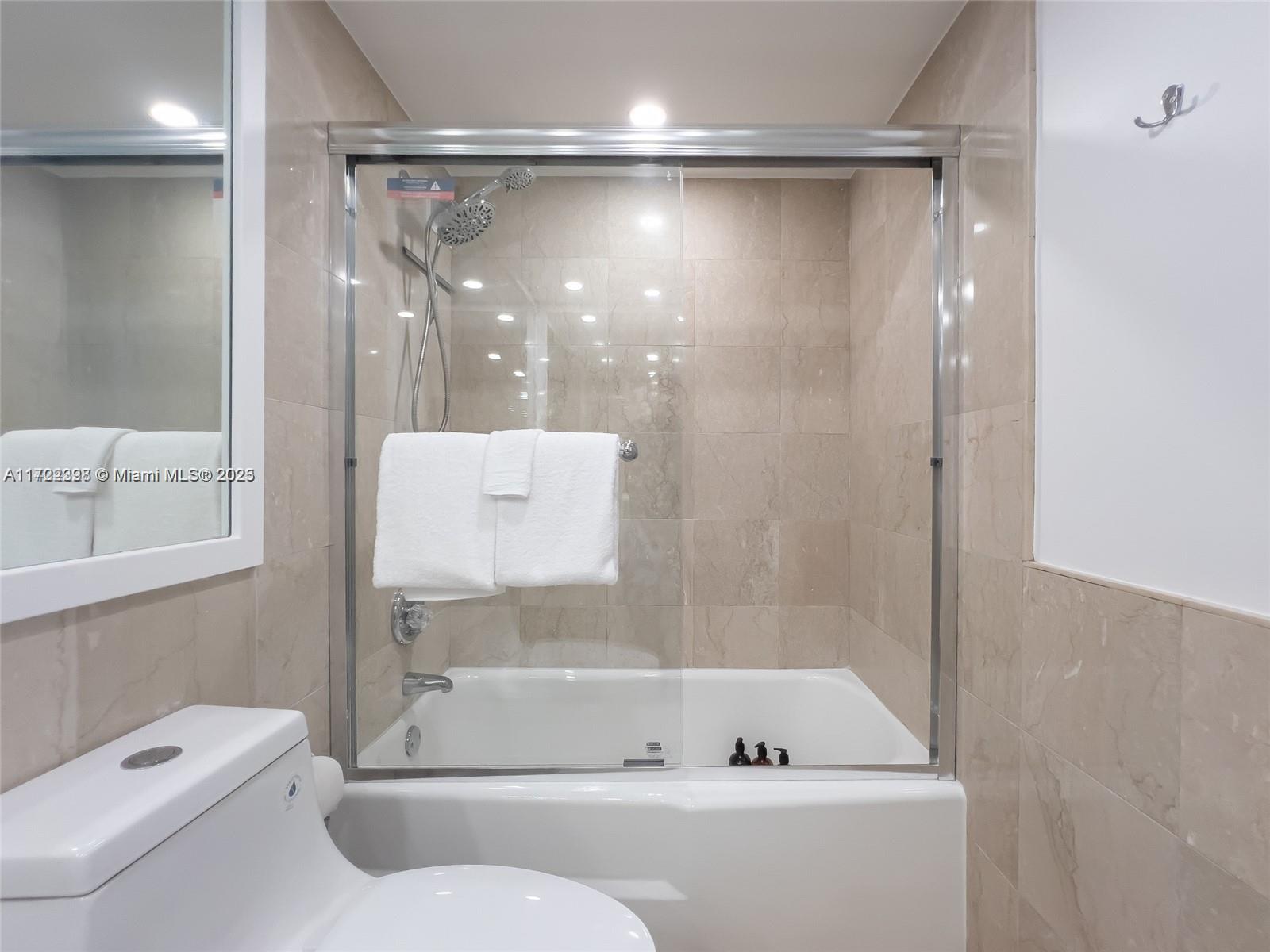 5161 Collins Avenue, Unit 812 Miami Beach, FL 33140 - Photo 11 of 44