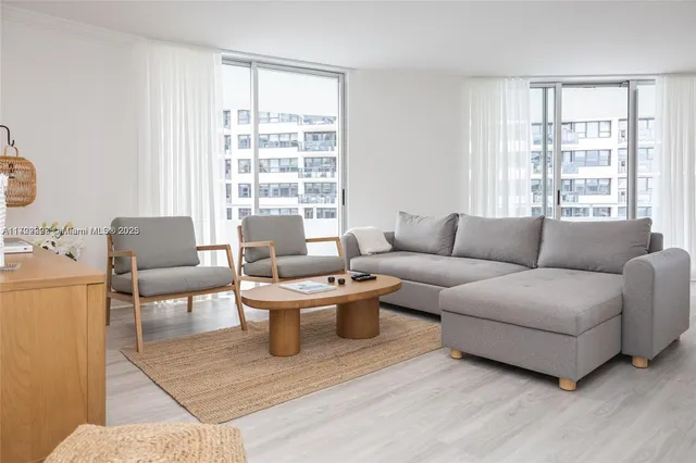 $6,300 | 5161 Collins Avenue, Unit 812, Miami Beach, FL 33140