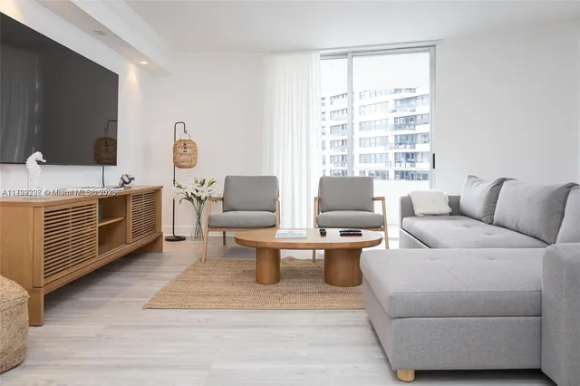 $6,300 | 5161 Collins Avenue, Unit 812, Miami Beach, FL 33140