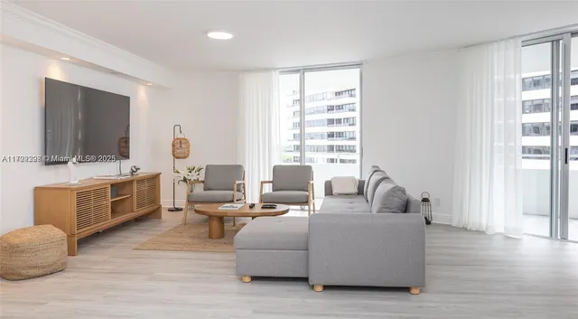 $6,300 | 5161 Collins Avenue, Unit 812, Miami Beach, FL 33140