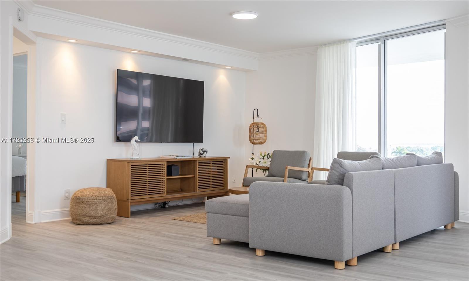 5161 Collins Avenue, Unit 812 Miami Beach, FL 33140 - Photo 36 of 44