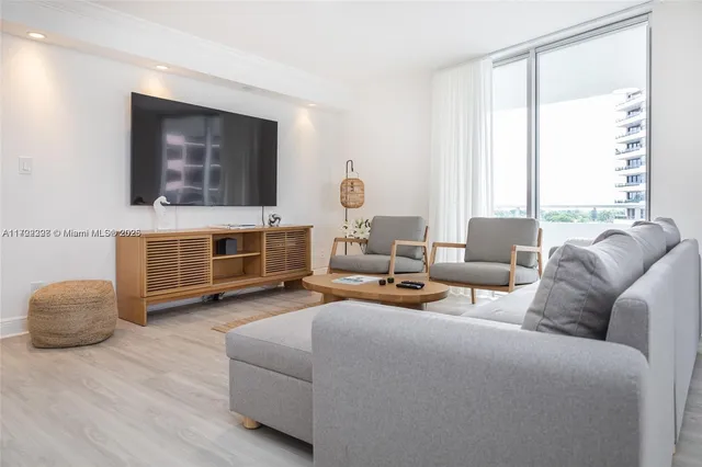 $6,300 | 5161 Collins Avenue, Unit 812, Miami Beach, FL 33140