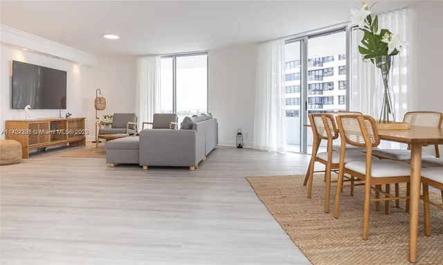 $6,300 | 5161 Collins Avenue, Unit 812, Miami Beach, FL 33140