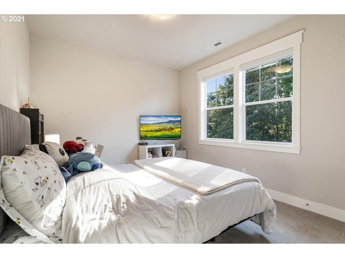 8564 Southwest 47th Avenue Portland, OR 97219 - Photo 24 of 32 Bedroom