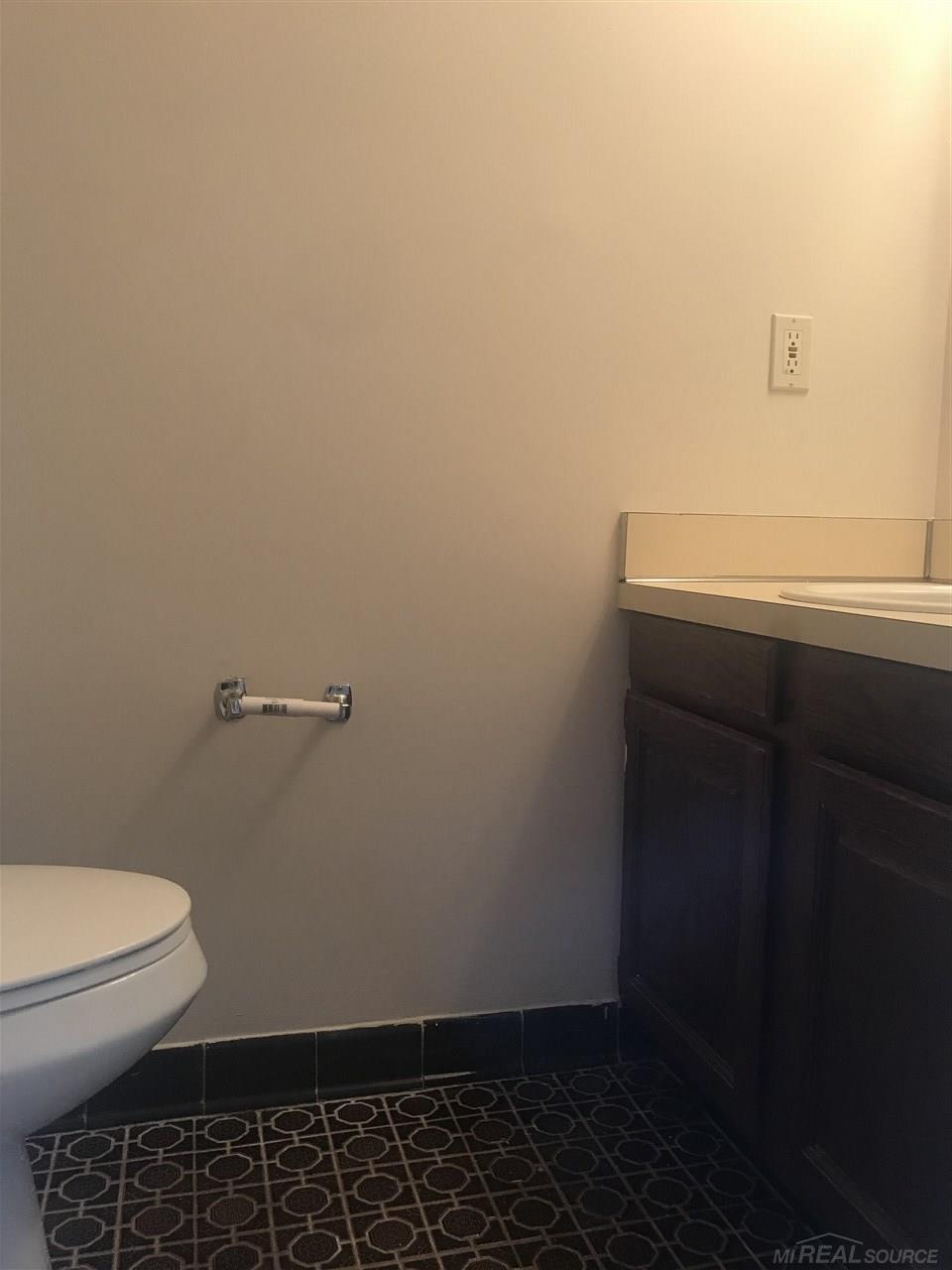 31697 Ryan Road Warren, MI 48092 - Photo 9 of 16