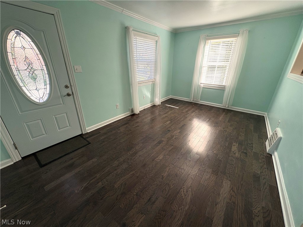 140 Harding Street Weirton, WV 26062 - Photo 2 of 11 Living Room