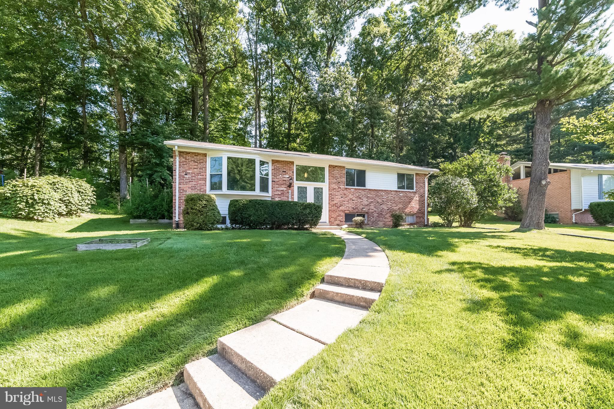 8622 Thames Street Springfield, VA 22151 - Photo 2 of 30 Exterior (Front)