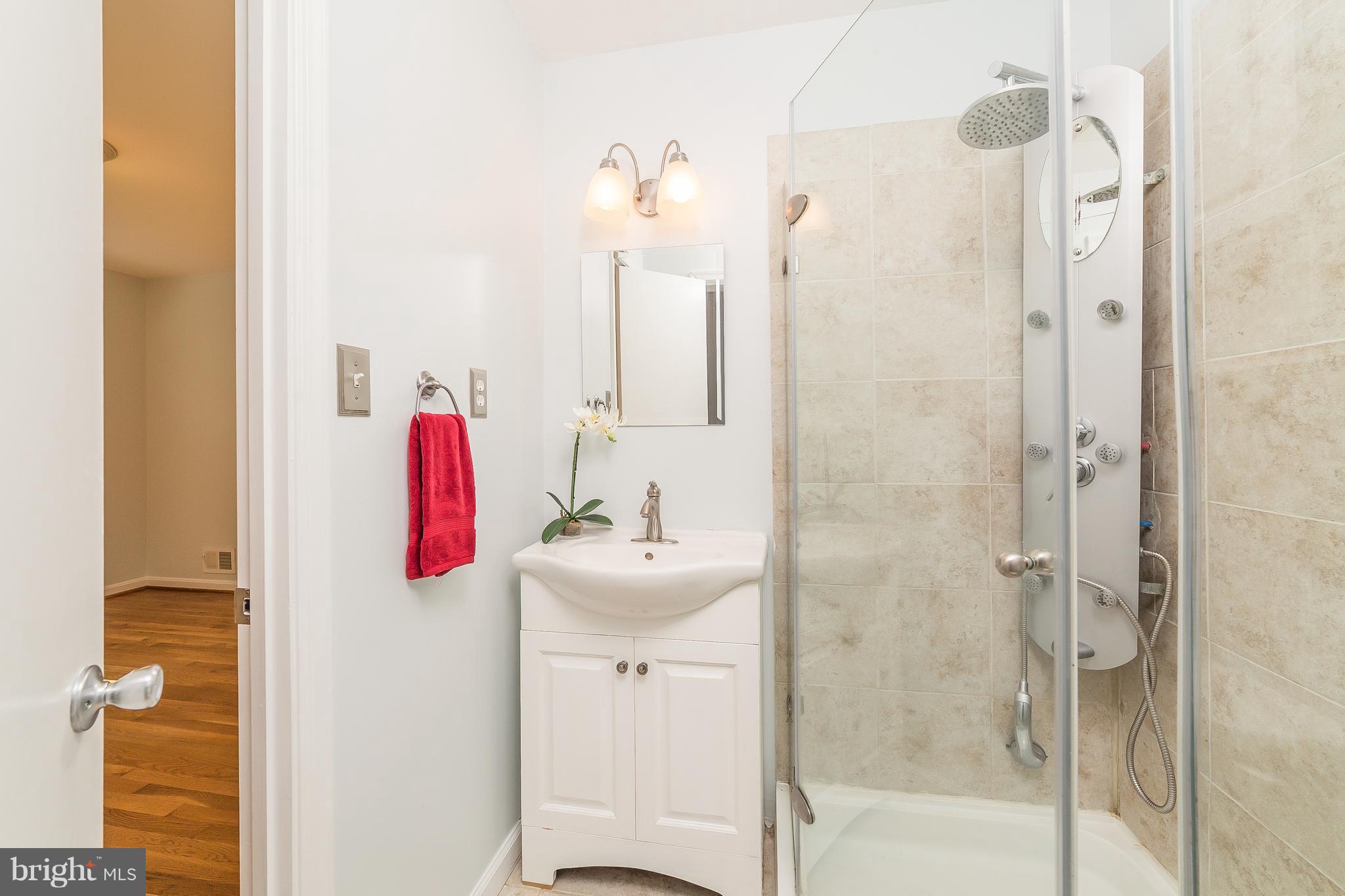 8622 Thames Street Springfield, VA 22151 - Photo 20 of 30 Bath (Master)