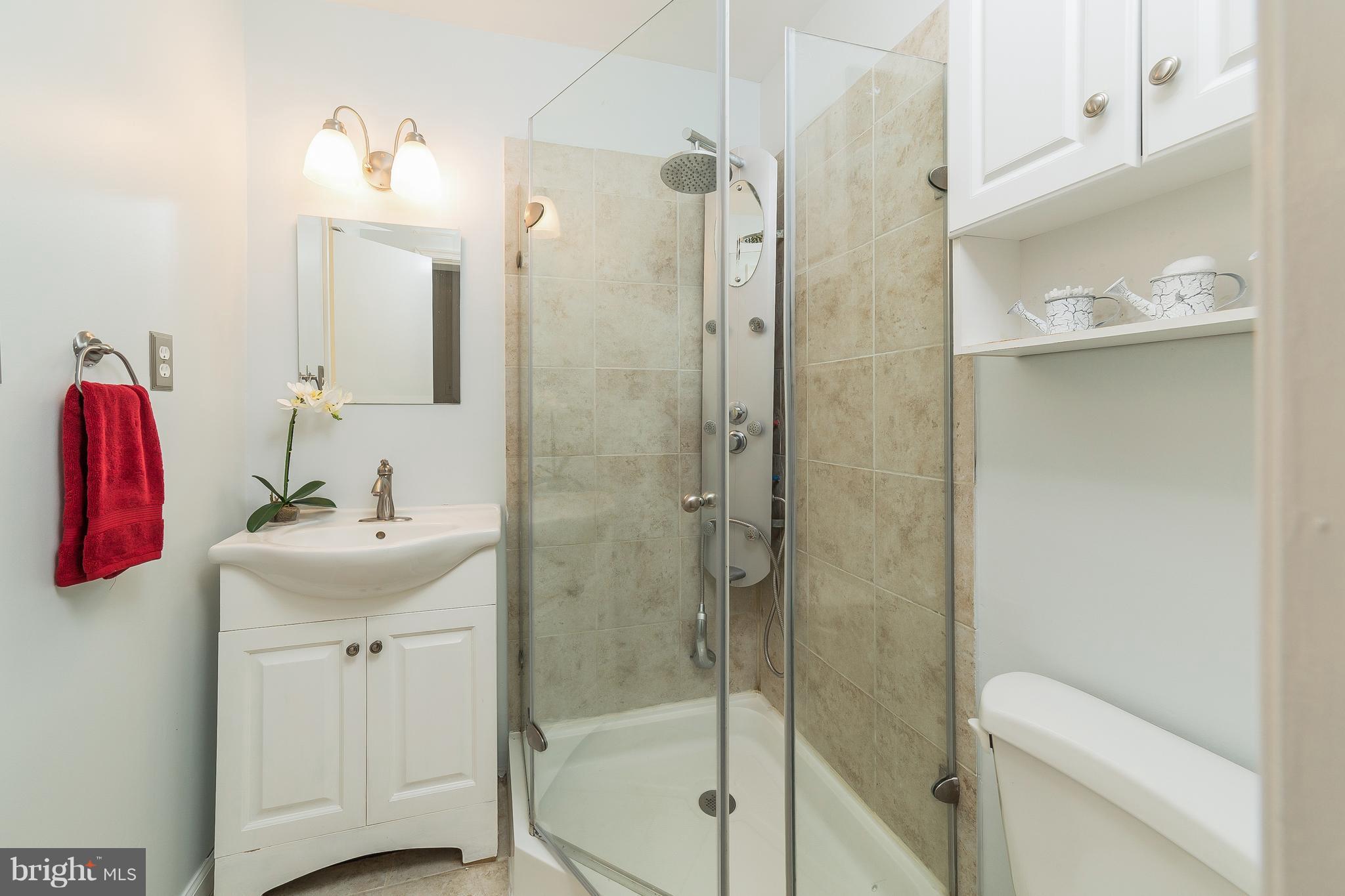 8622 Thames Street Springfield, VA 22151 - Photo 21 of 30 Bath (Master)