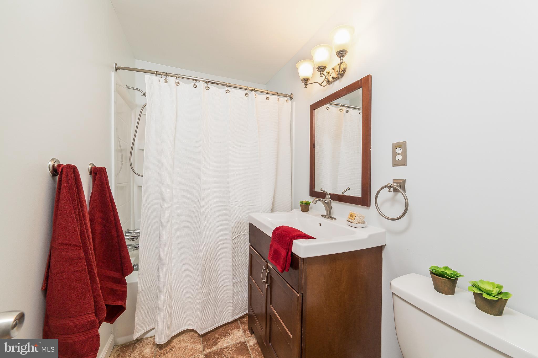 8622 Thames Street Springfield, VA 22151 - Photo 22 of 30 Bath