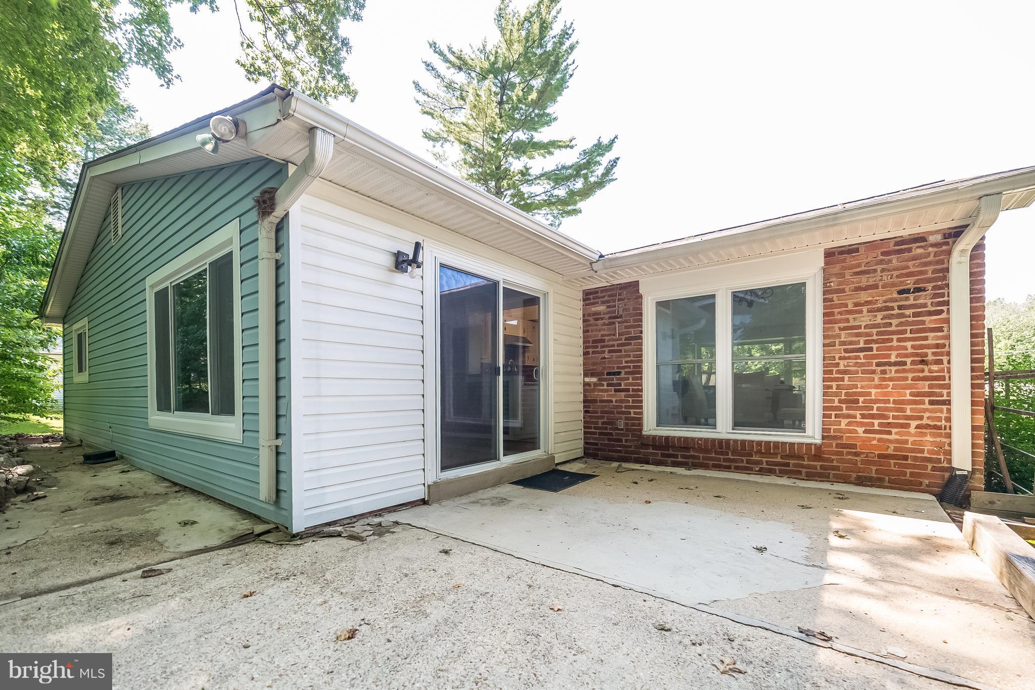 8622 Thames Street Springfield, VA 22151 - Photo 28 of 30 Patio