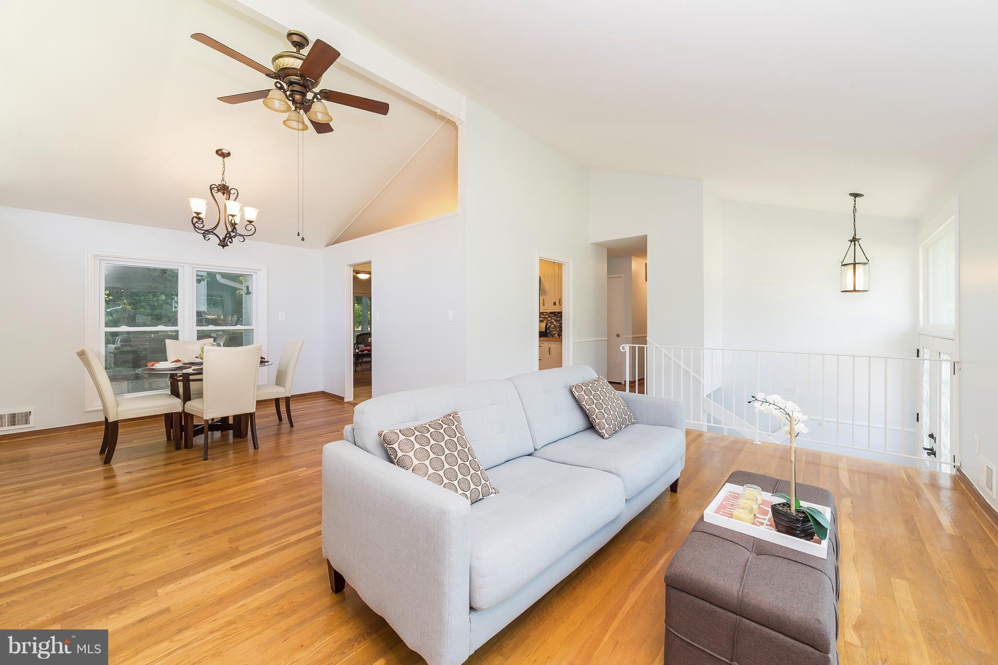 8622 Thames Street Springfield, VA 22151 - Photo 7 of 30 Living Room