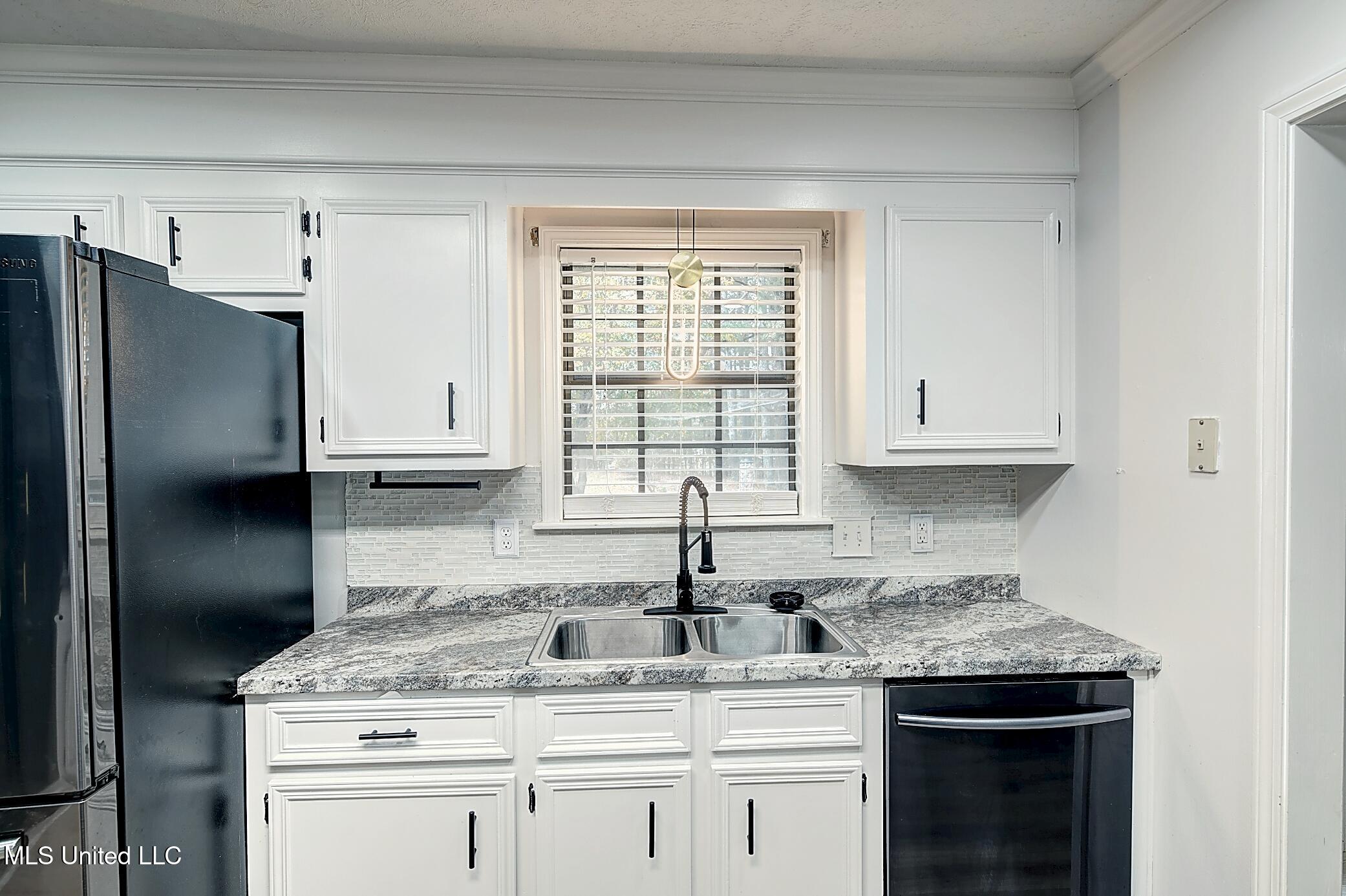 304 Massey Cove Carthage, MS 39051 - Photo 11 of 34 304MasseyCove-040_1_2Natural01