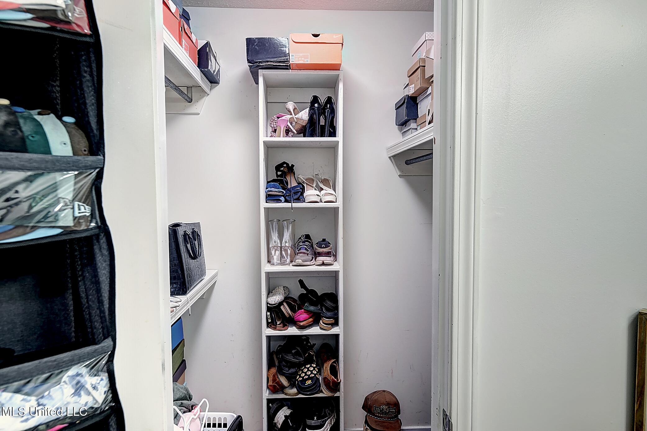 304 Massey Cove Carthage, MS 39051 - Photo 17 of 34 304MasseyCove-073_4_5Natural01