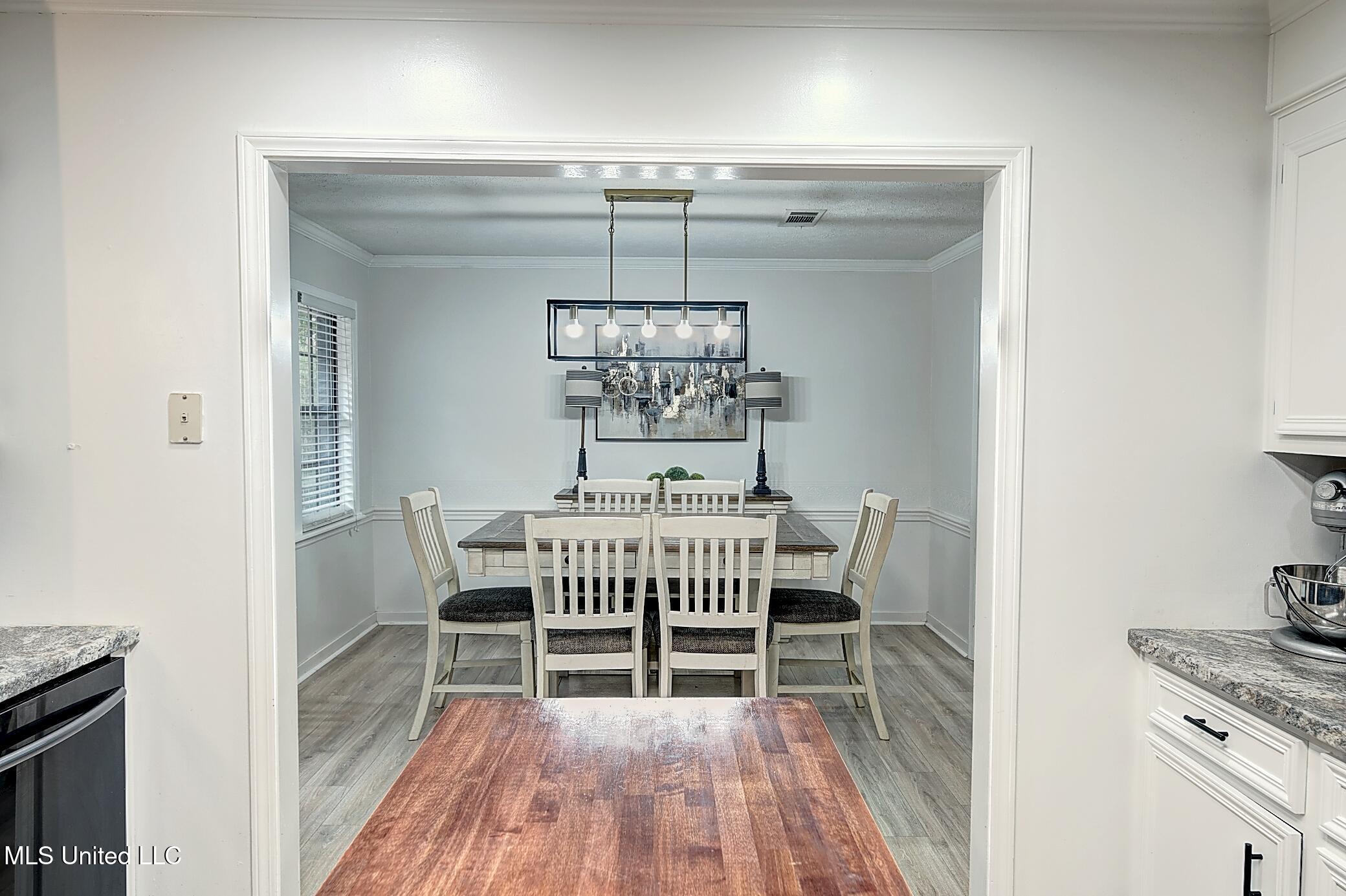 304 Massey Cove Carthage, MS 39051 - Photo 9 of 34 304MasseyCove-049_50_51Natural01