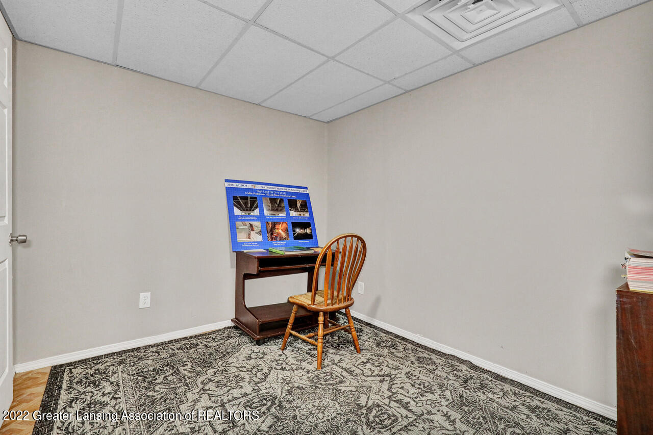 3117 Colchester Road Lansing, MI 48906 - Photo 31 of 38 _I3A1535