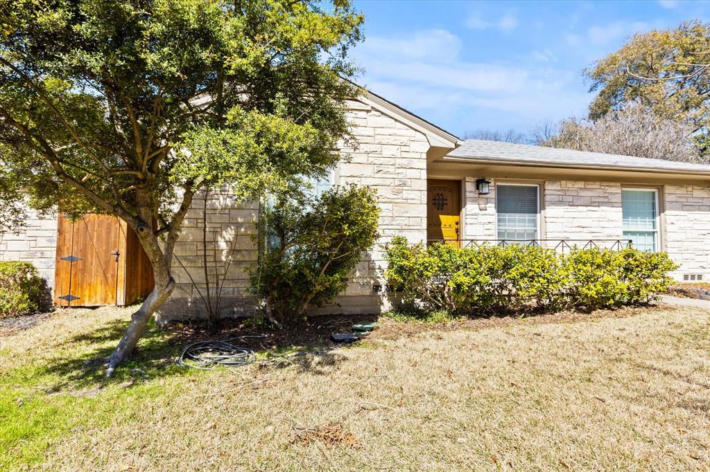 2919 Maple Springs Boulevard Dallas, TX 75235 - Photo 4 of 26 a front view of a house with a yard