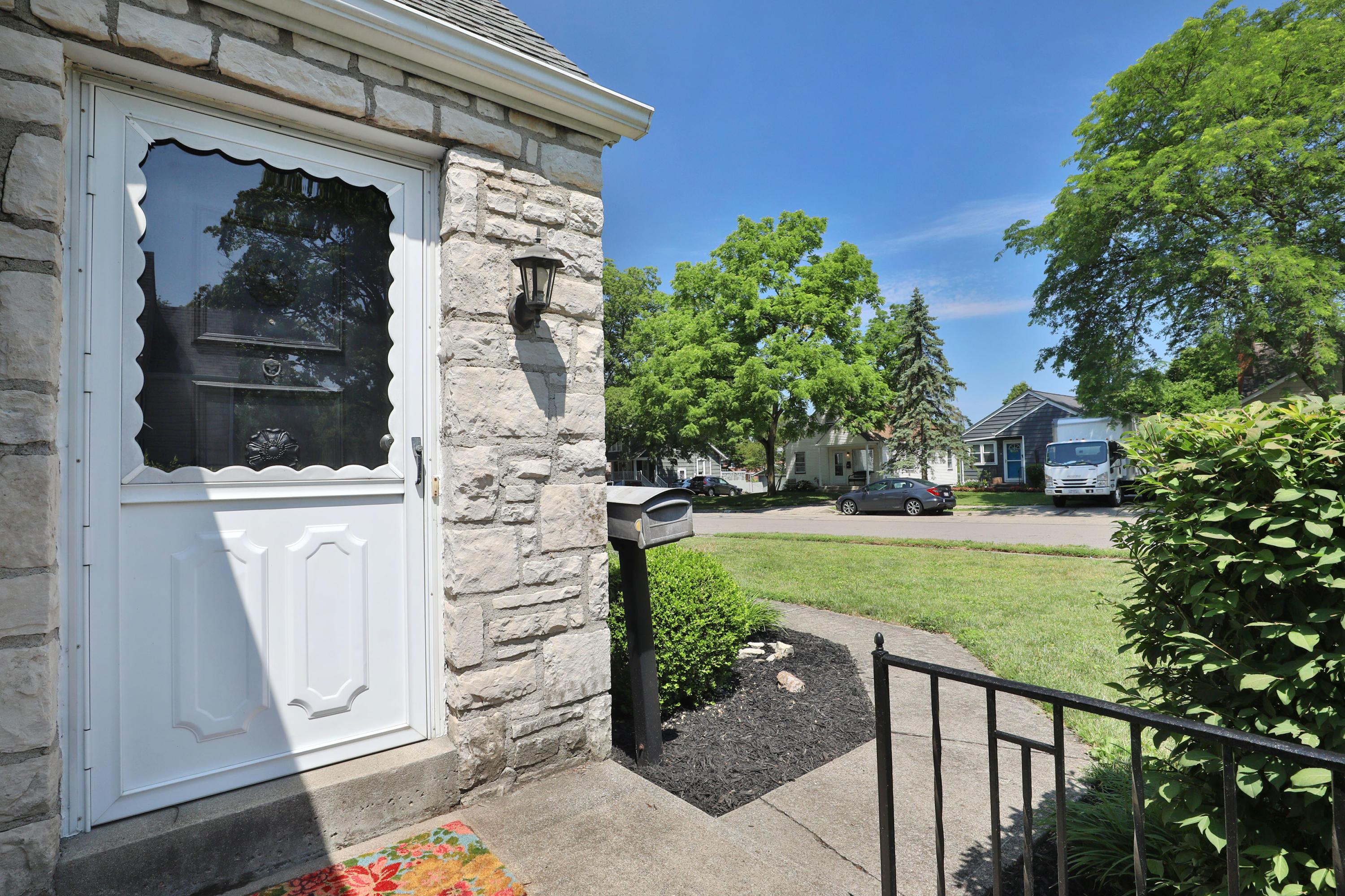 79 Chase Road Columbus, OH 43214 - Photo 3 of 36 Gallery Image 3